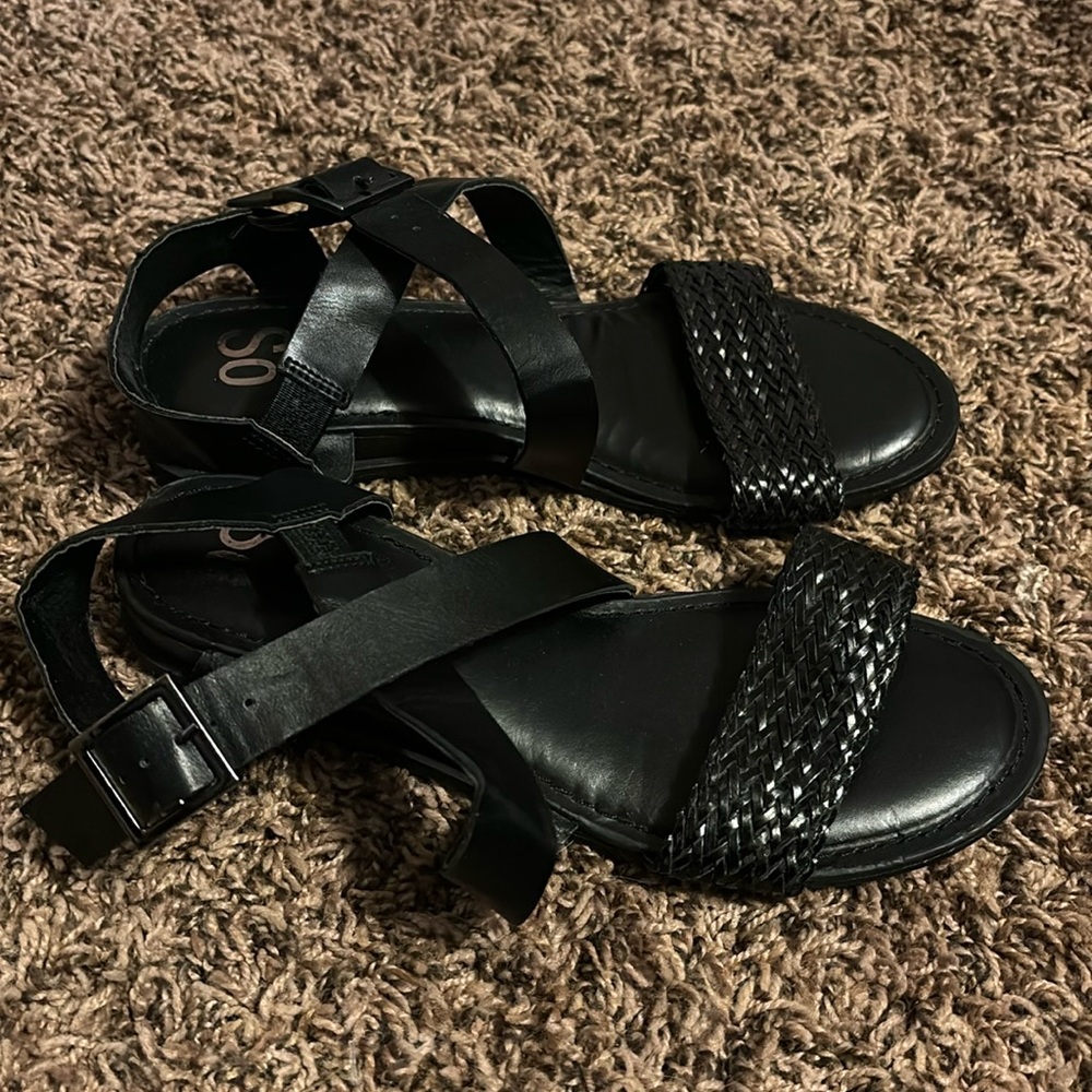SO cider black strappy sandals size 6
